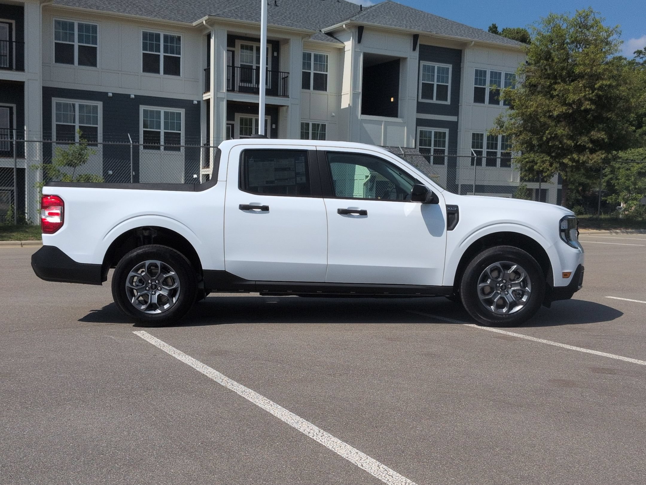New 2026 Ford Maverick XLT w/ XLT Luxury Package FWD image 3