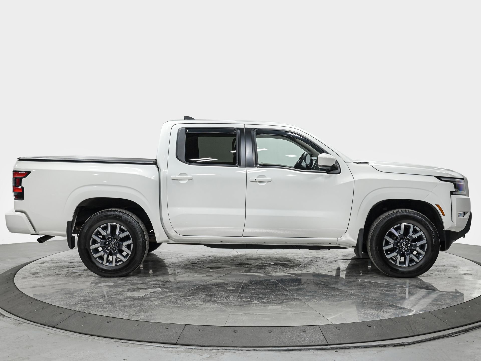 Used 2024 Nissan Frontier SL w/ Technology Package image 8