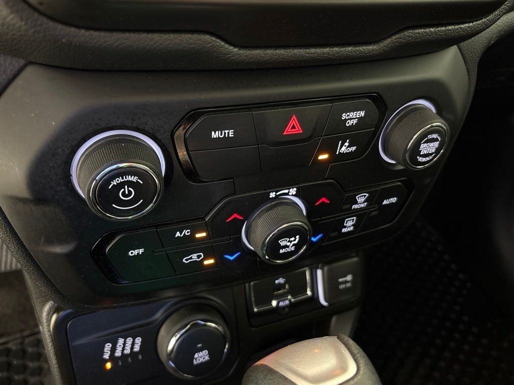 Used 2023 Jeep Renegade Latitude AWD/4WD image 33