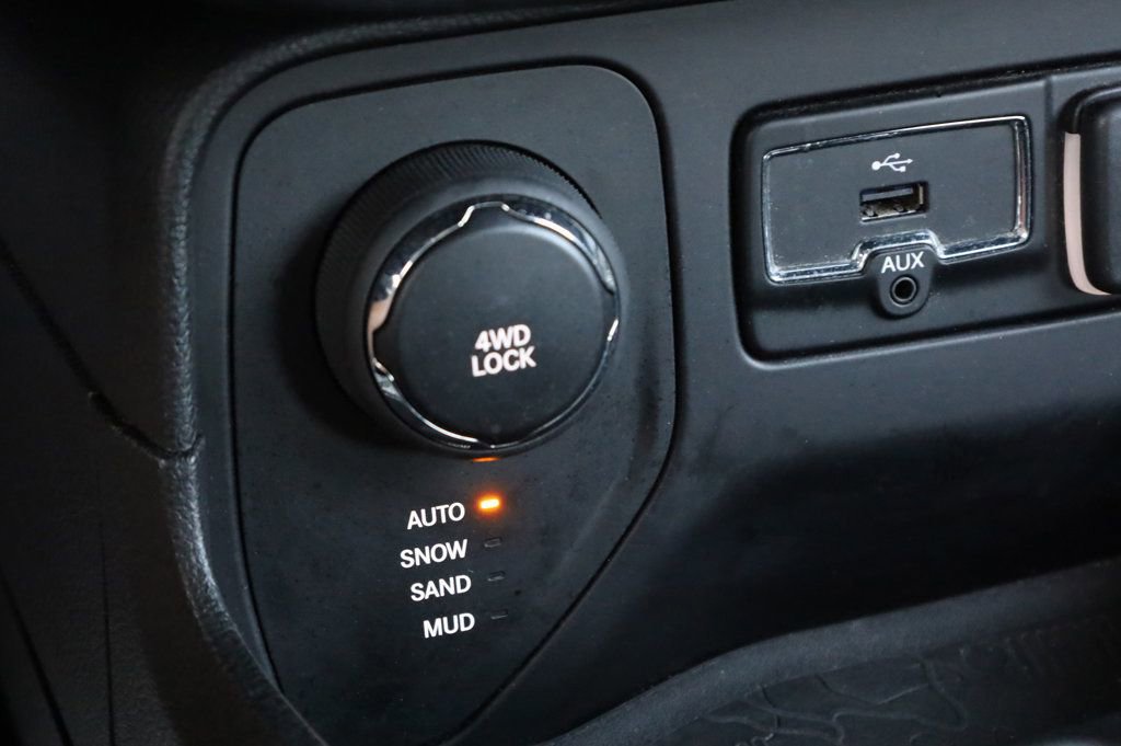 Used 2015 Jeep Renegade Latitude image 28