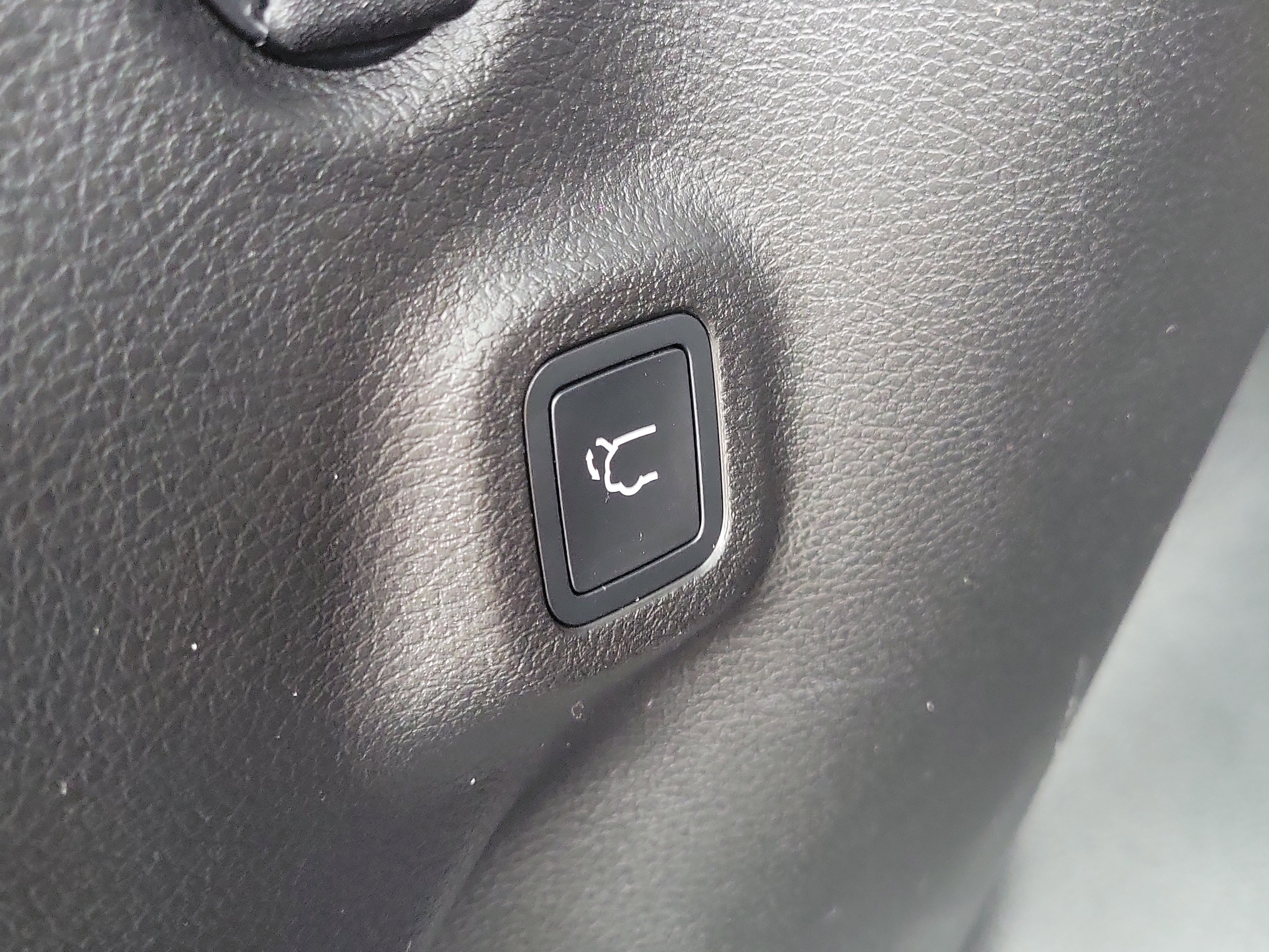 Used 2018 Jeep Compass Latitude w/ Popular Equipment Group AWD/4WD image 9