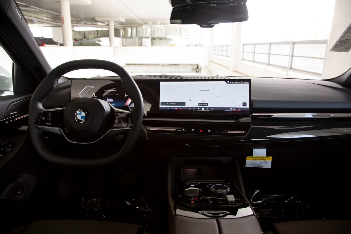 Used 2025 BMW 530i xDrive 530i xDrive w/ Premium Package image 11