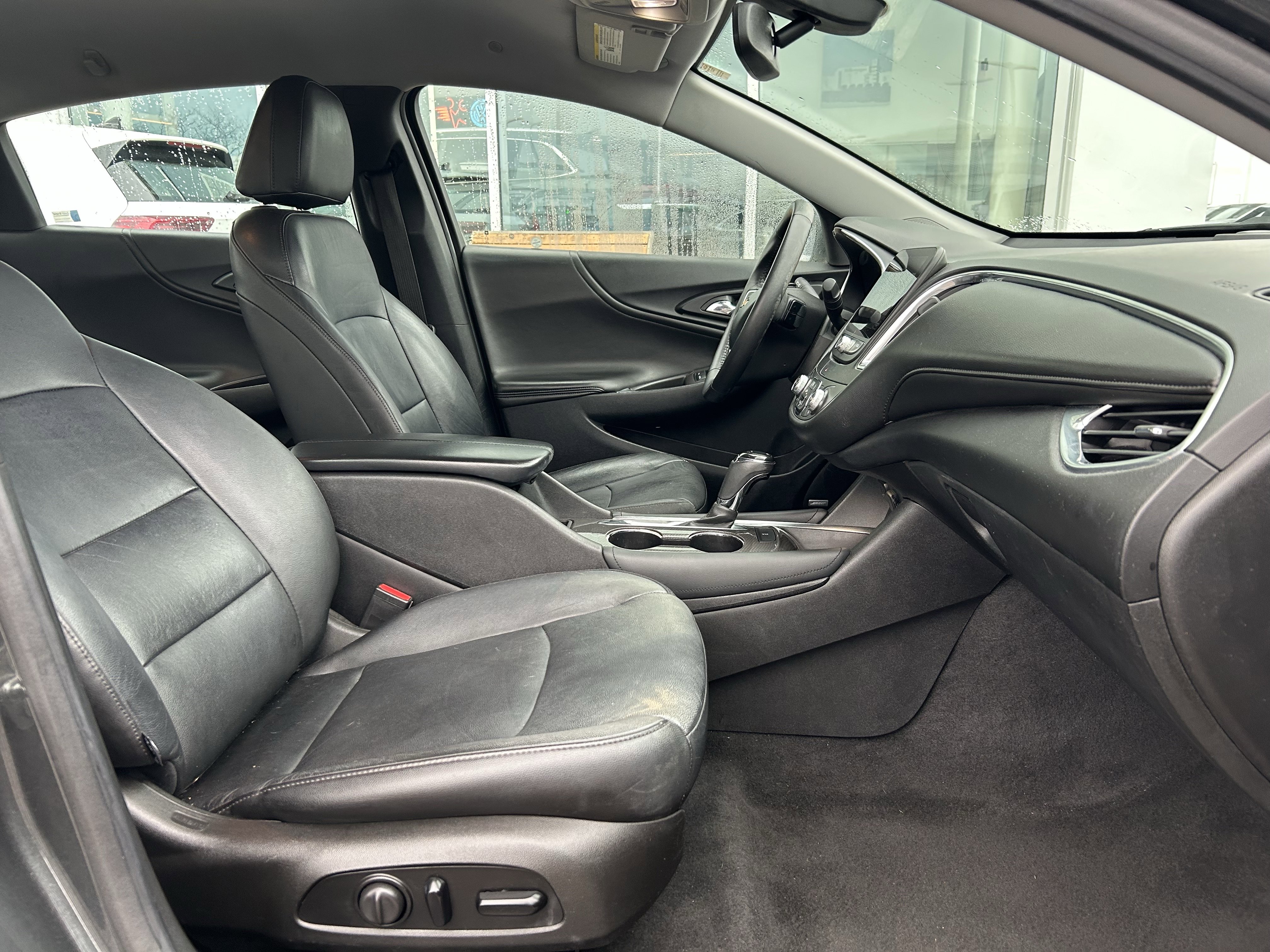 Used 2016 Chevrolet Malibu LT w/ Leather Package image 29