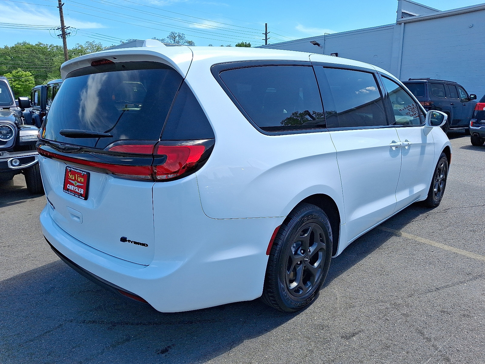 Certified 2022 Chrysler Pacifica Touring-L w/ S Appearance Package FWD image 6