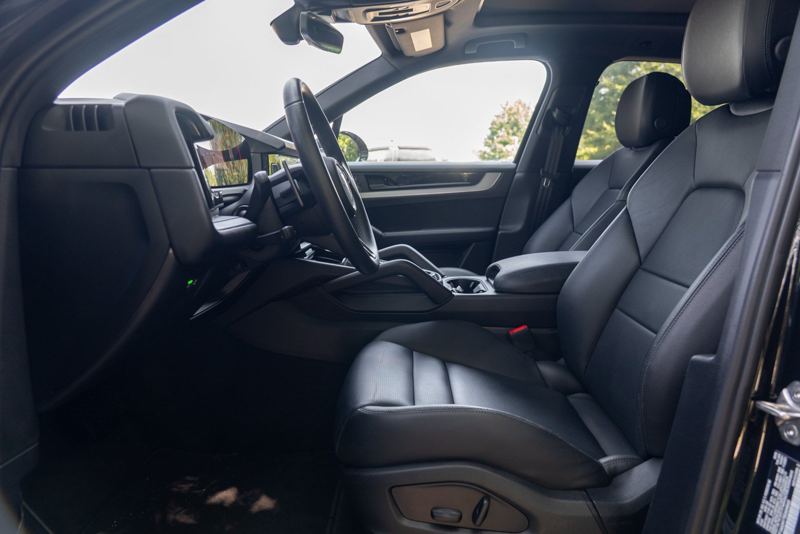 Certified 2025 Porsche Cayenne AWD/4WD image 19