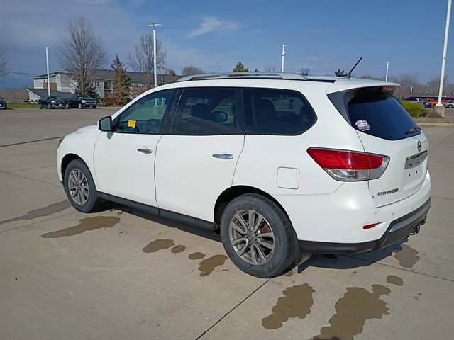 Used 2014 Nissan Pathfinder SV w/ Trailer Tow Package image 5