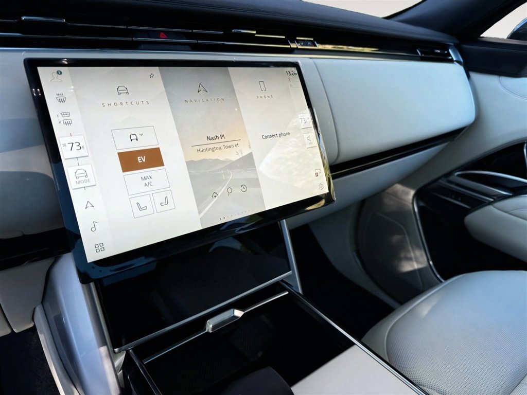 New 2025 Land Rover Range Rover SE image 12