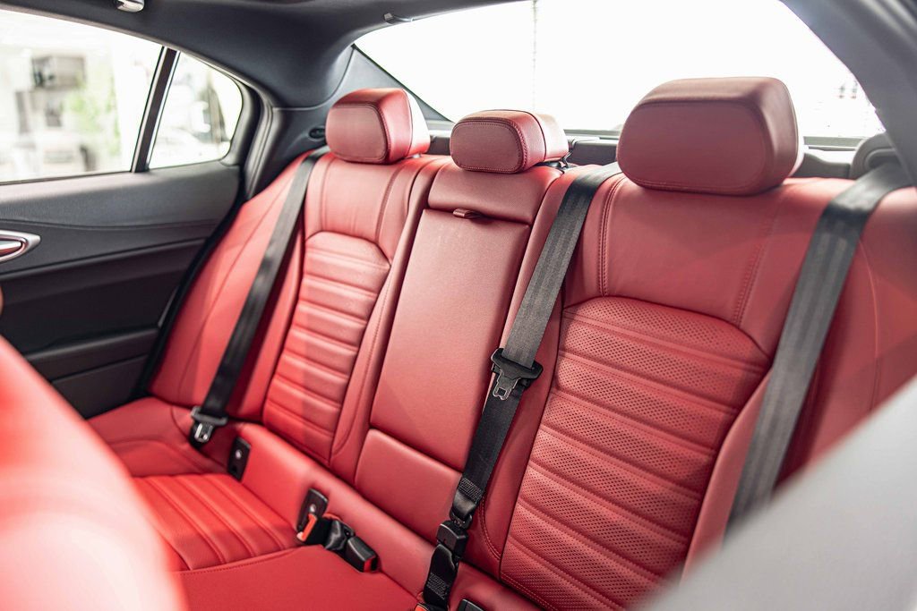 New 2025 Alfa Romeo Giulia AWD w/ Driving Assist Package image 32