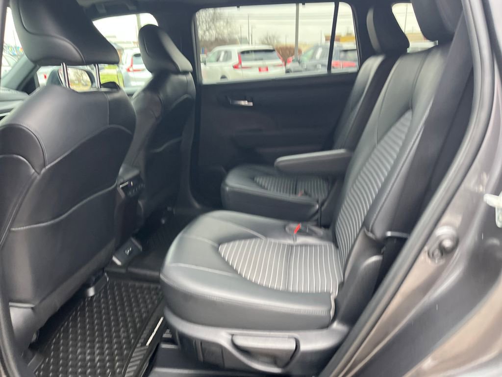 Used 2022 Toyota Highlander XSE image 24