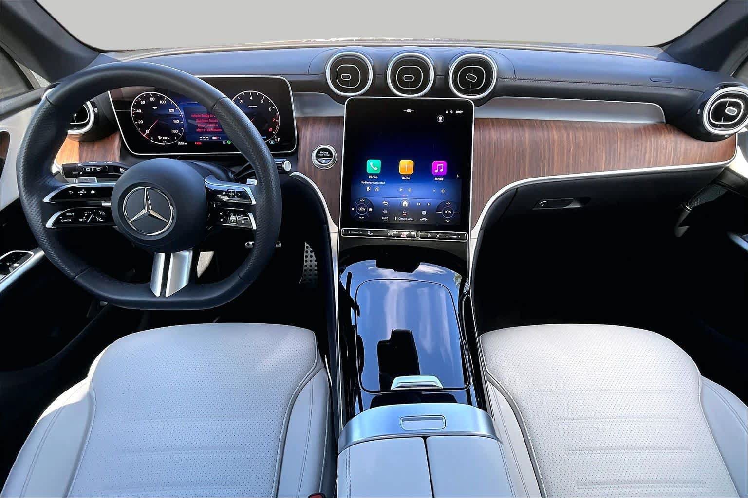 Used 2025 Mercedes-Benz GLC 300 4MATIC image 16