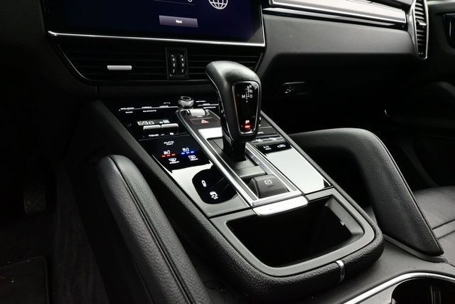 Certified 2022 Porsche Cayenne Platinum Edition AWD/4WD image 11