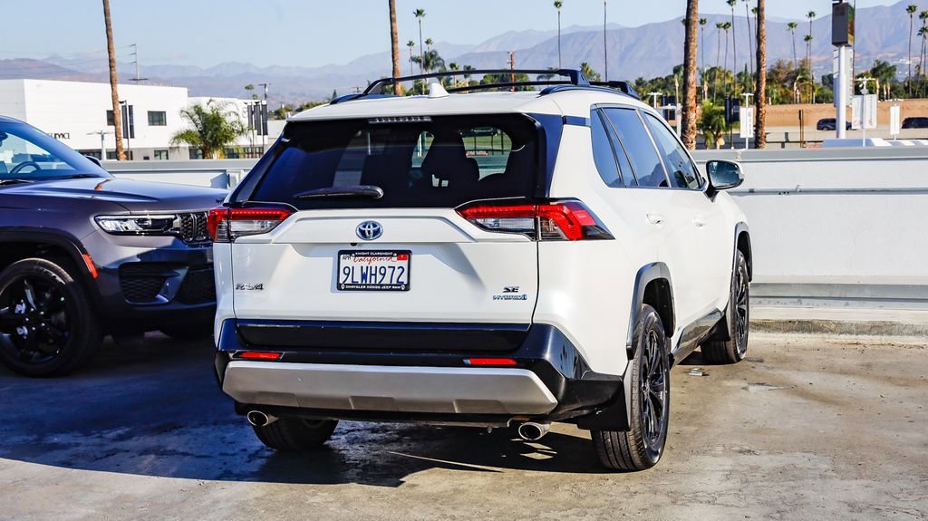Used 2024 Toyota RAV4 SE image 9