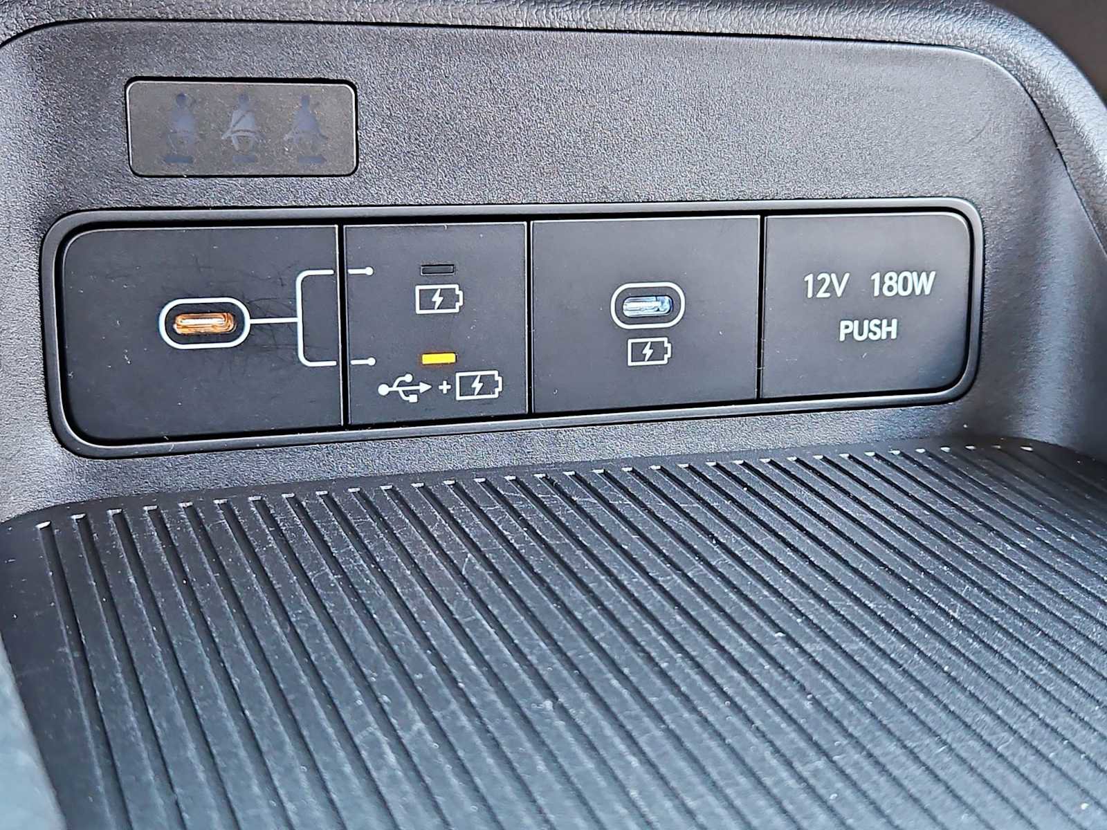 Certified 2025 Hyundai Kona SEL image 30