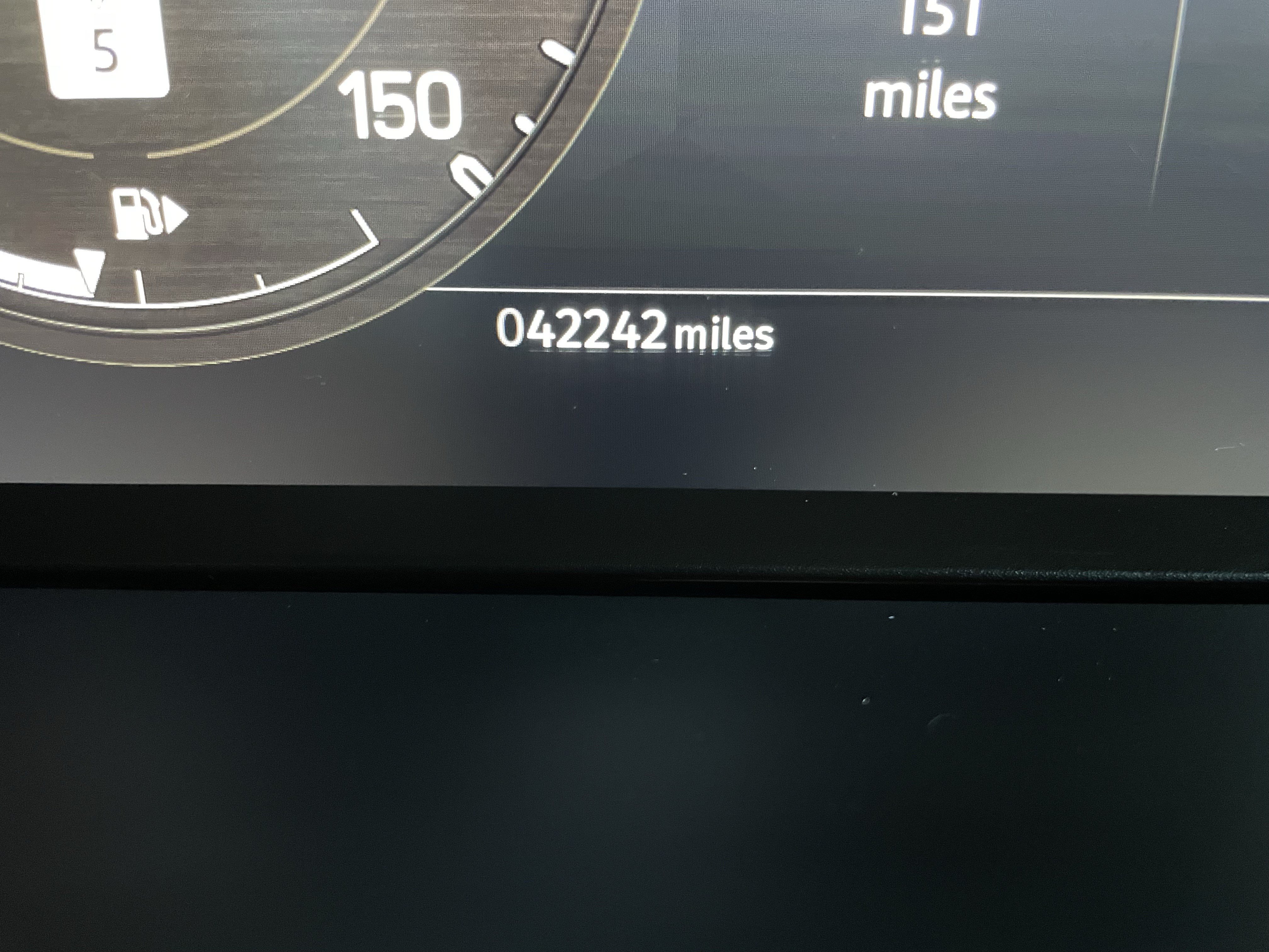 Used 2023 Land Rover Defender 130 SE AWD/4WD image 25