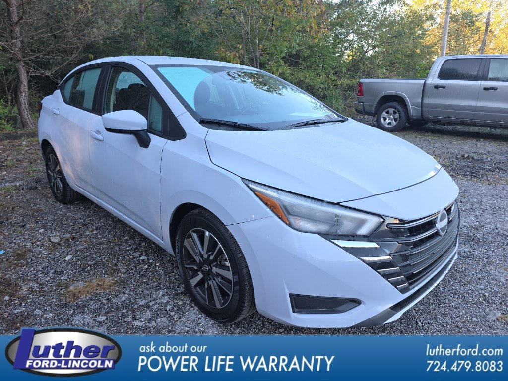 Used 2025 Nissan Versa SV FWD image 1