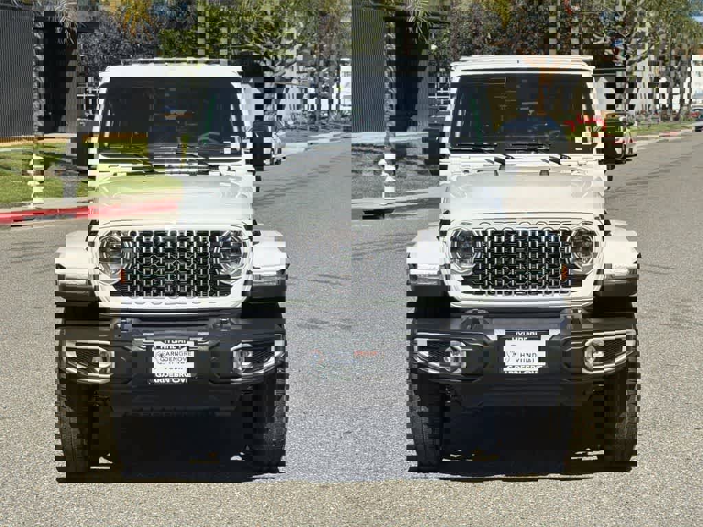 Used 2025 Jeep Wrangler Sahara image 2