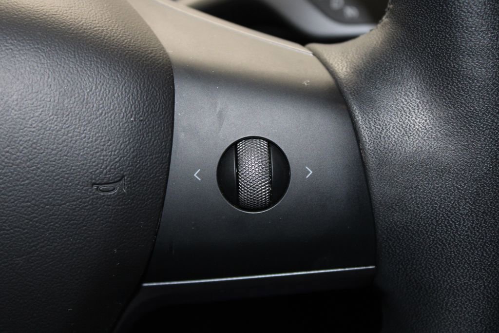 Used 2021 Tesla Model Y Long Range image 23