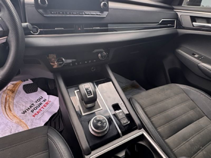 Used 2023 Mitsubishi Outlander SE Black Edition image 13