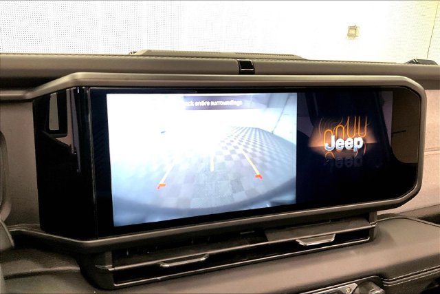 Used 2026 Jeep Wrangler Unlimited Sahara AWD/4WD image 30