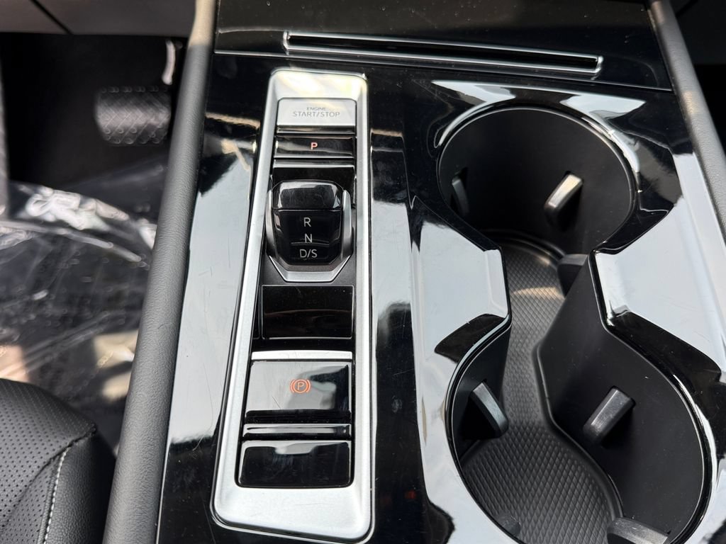 Used 2025 Volkswagen Atlas SE FWD image 18