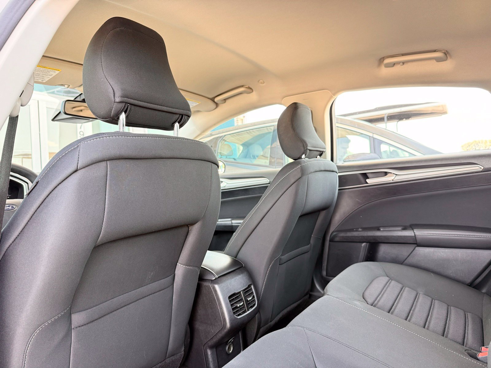Used 2019 Ford Fusion SE FWD image 15