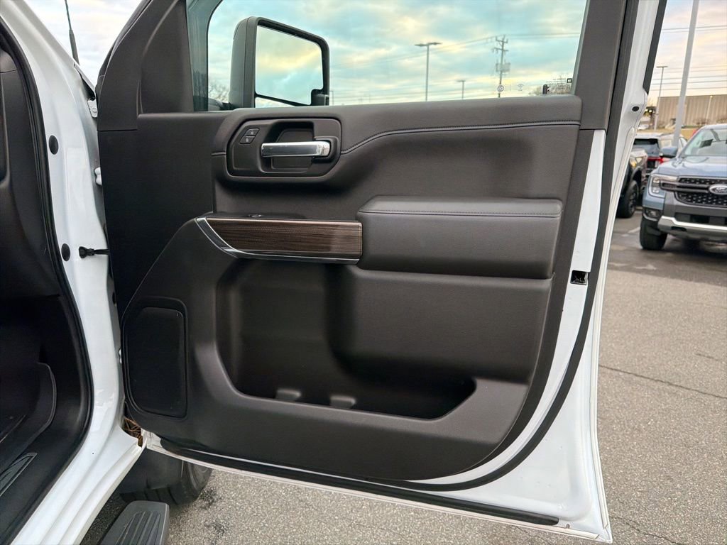 Used 2022 Chevrolet Silverado 2500 LT w/ Convenience Package image 22