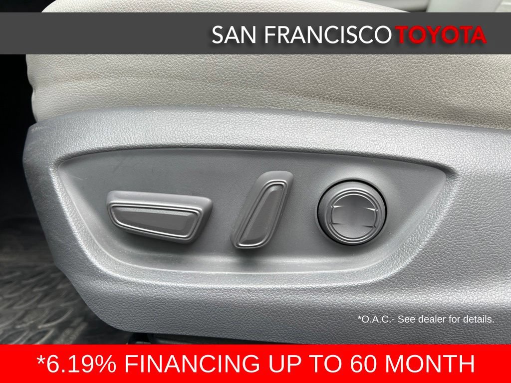 Certified 2018 Toyota Camry SE FWD image 12