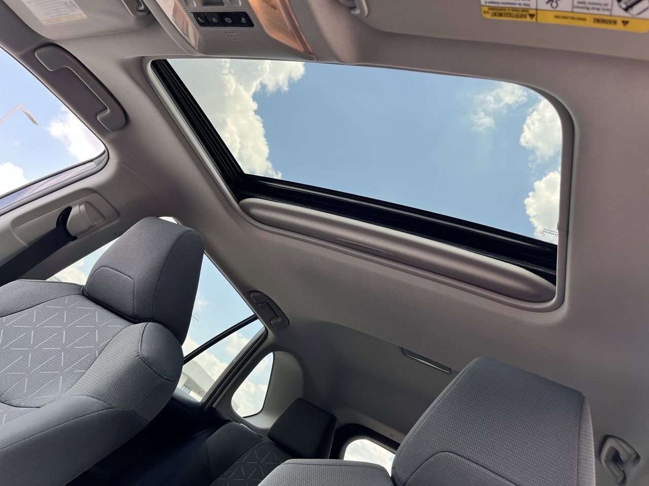 Used 2020 Toyota RAV4 XLE w/ Convenience Package FWD image 22