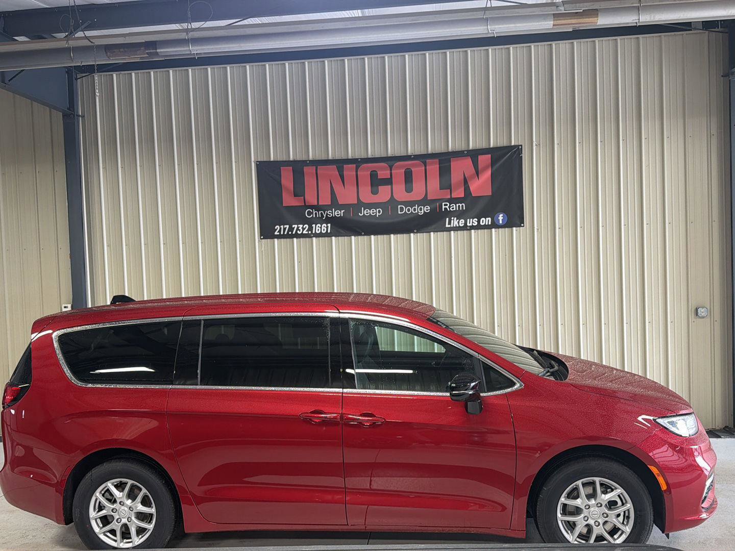 New 2026 Chrysler Pacifica Select image 5