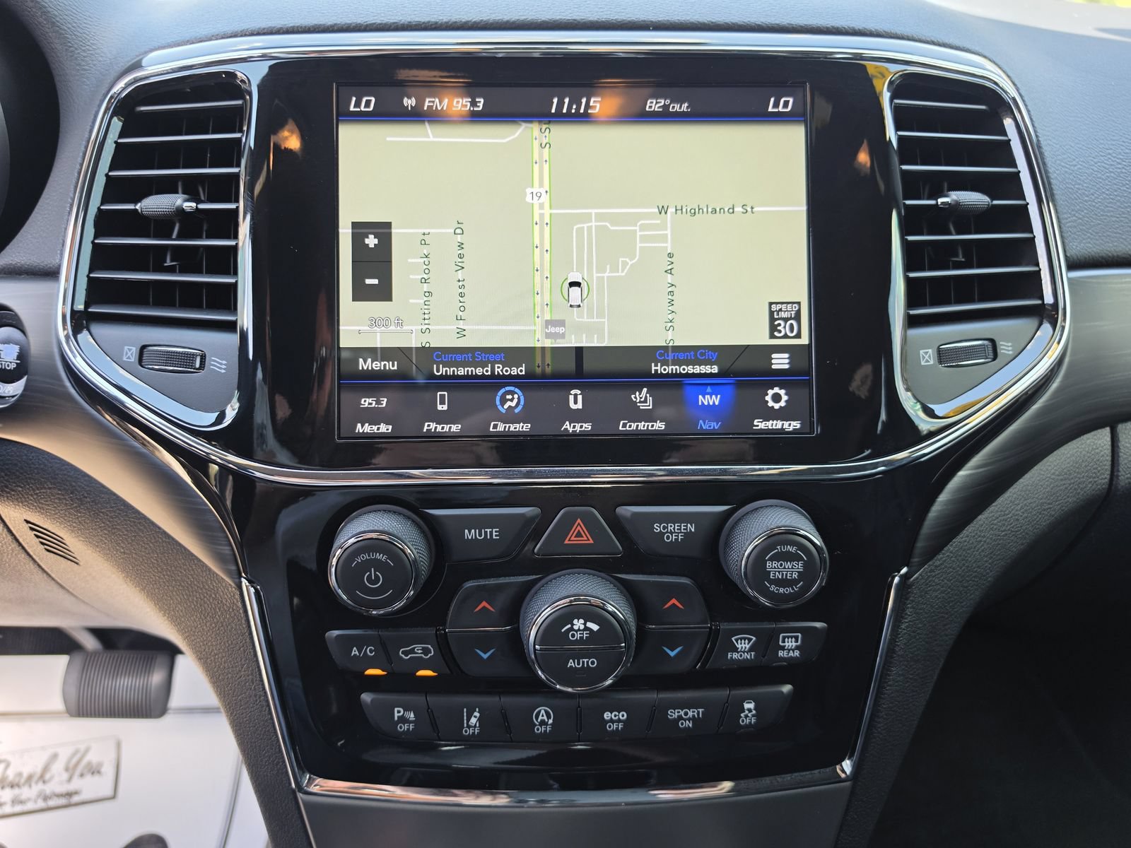 Used 2022 Jeep Grand Cherokee Laredo X RWD image 28