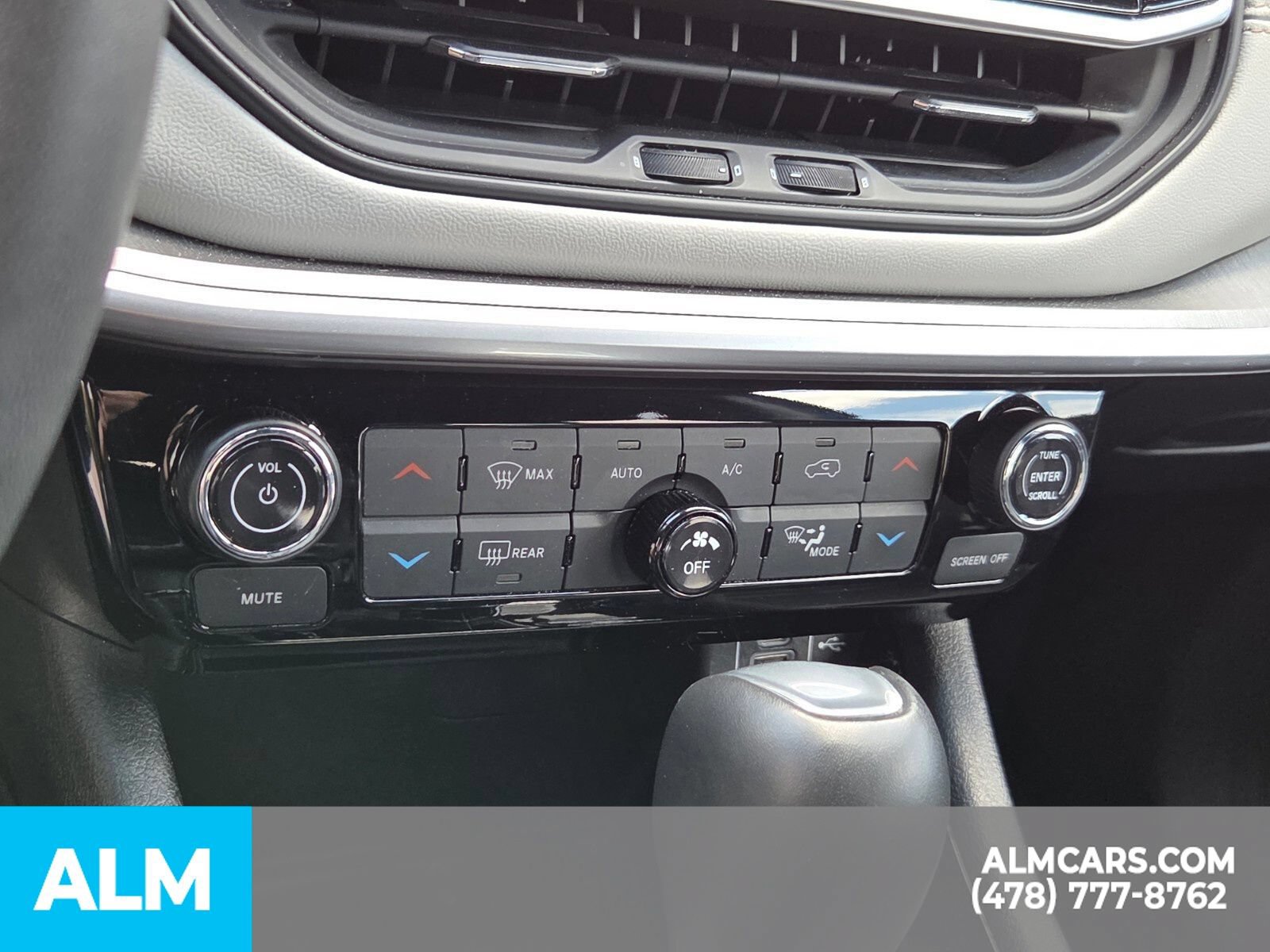 Used 2025 Jeep Compass Limited AWD/4WD image 12