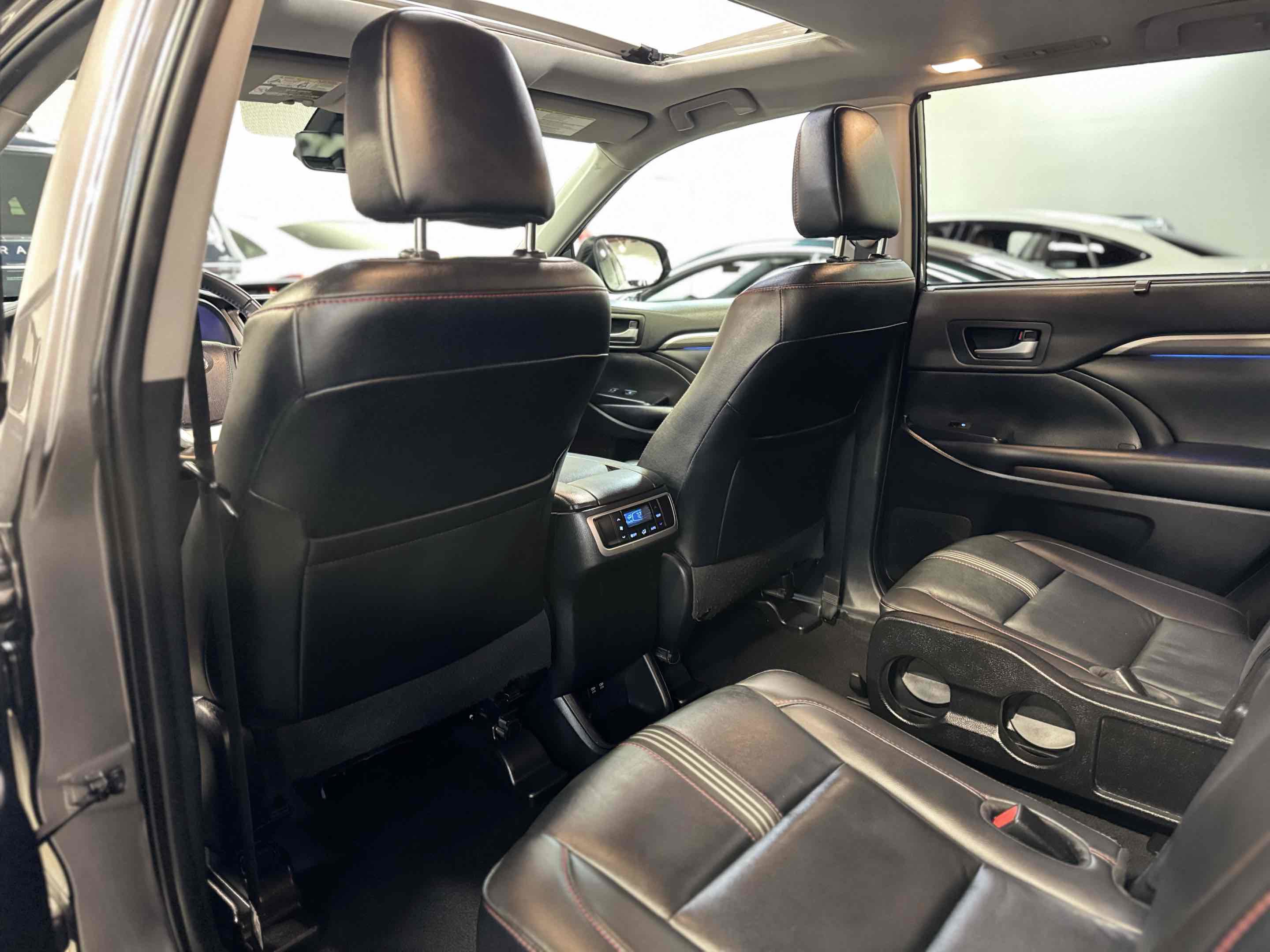 Used 2019 Toyota Highlander XLE image 38