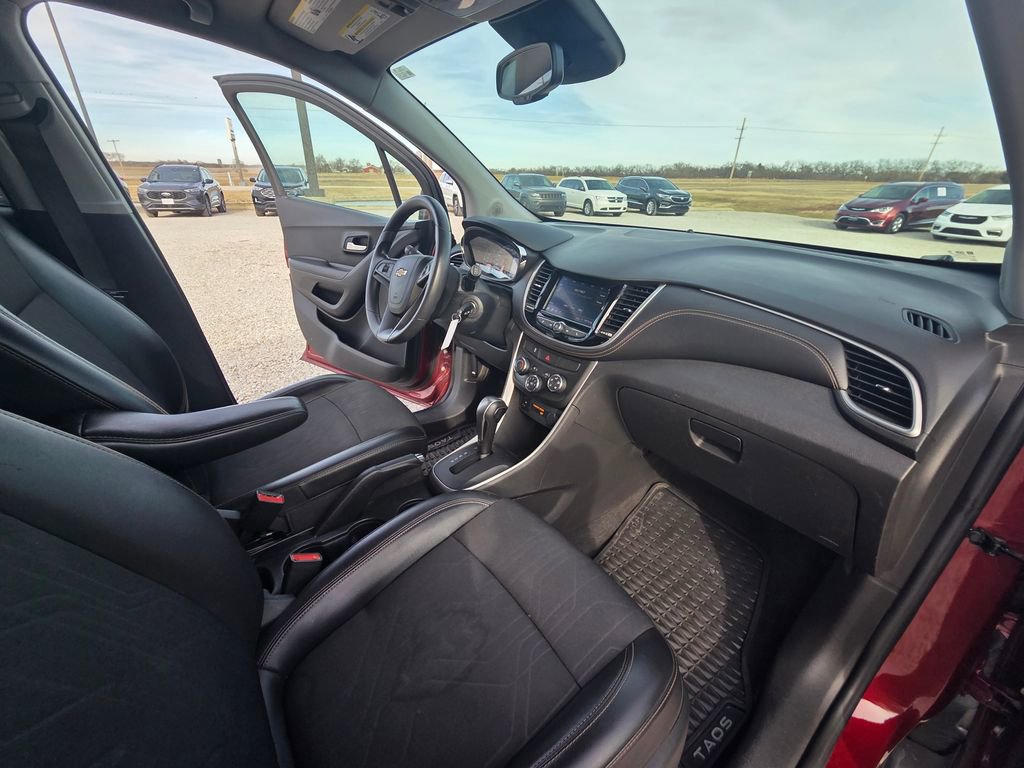 Used 2021 Chevrolet Trax LT image 33