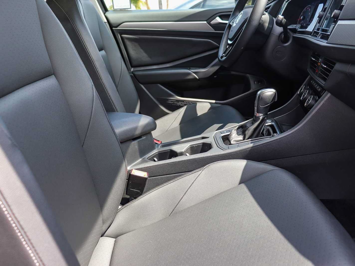 Used 2019 Volkswagen Jetta SE FWD image 17