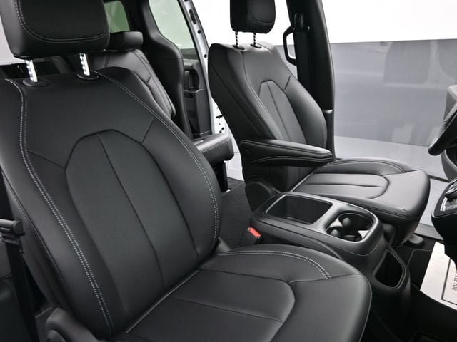 New 2025 Chrysler Voyager LX FWD image 11