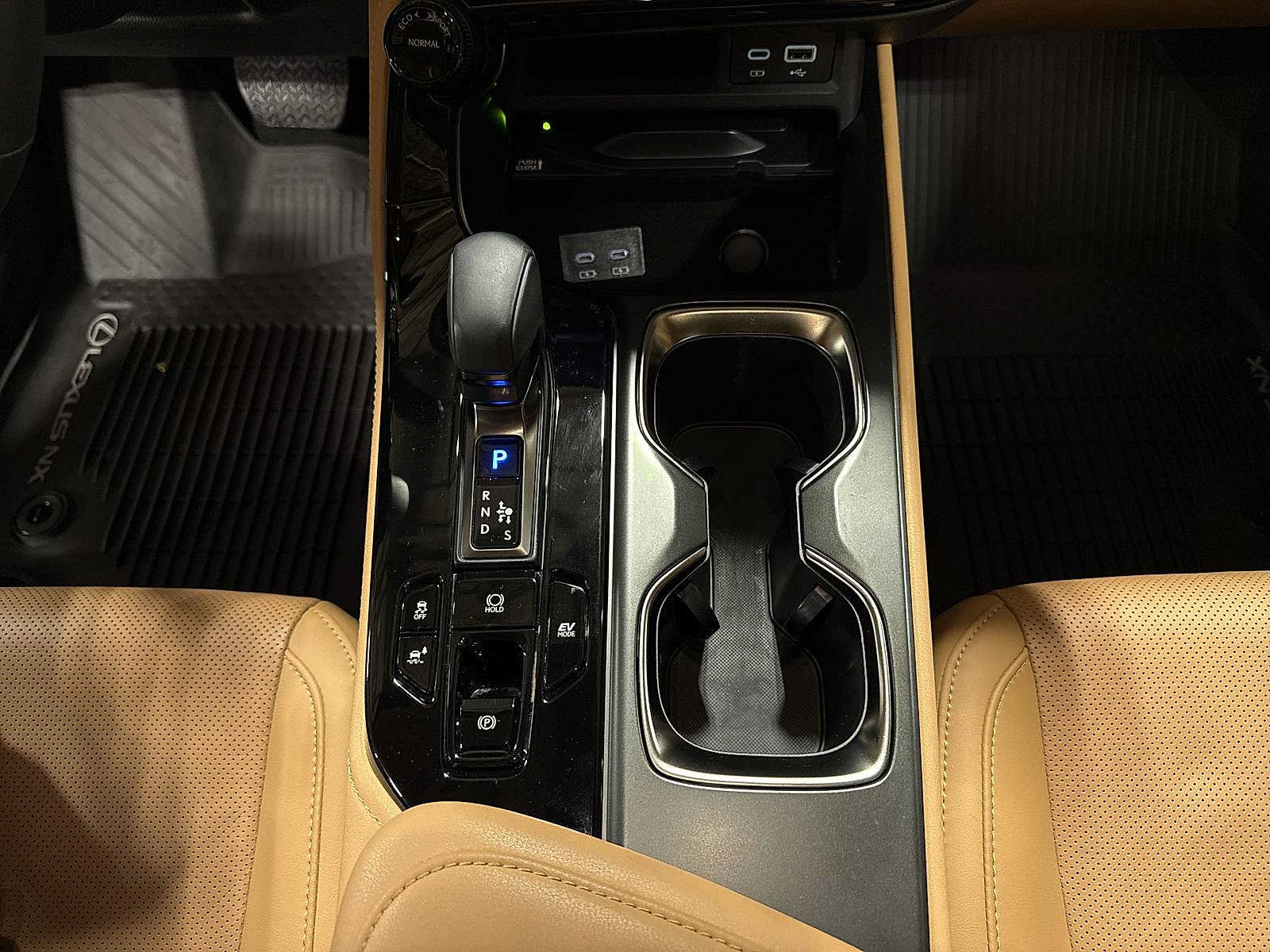 Used 2025 Lexus NX 350h AWD w/ Cold Area Package image 32