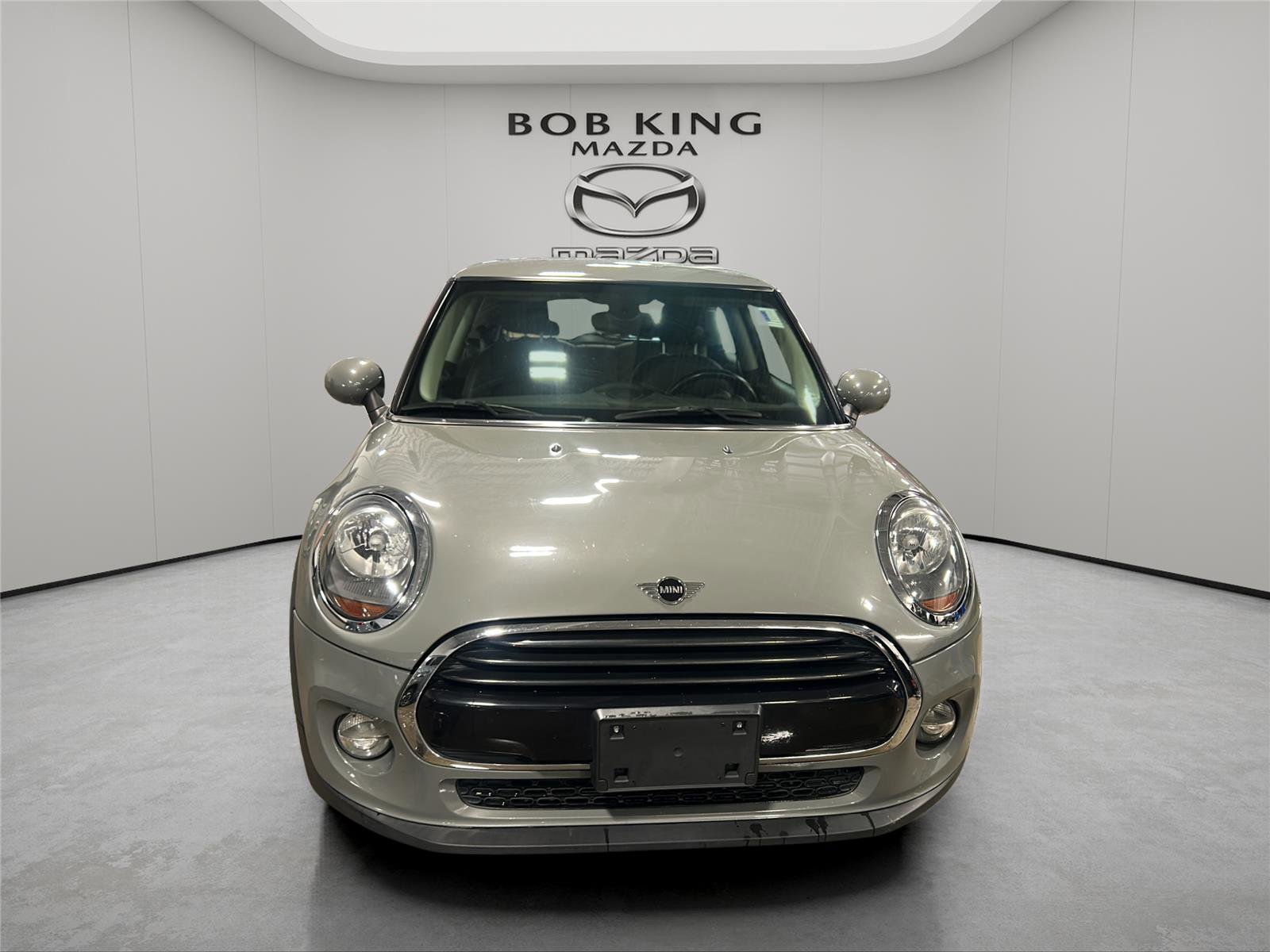 Used 2019 MINI Cooper 2-Door Hardtop w/ Storage Package FWD image 8