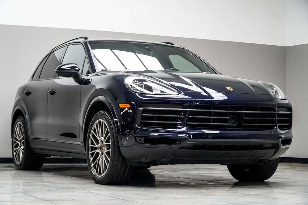 Used 2023 Porsche Cayenne Platinum Edition image 4