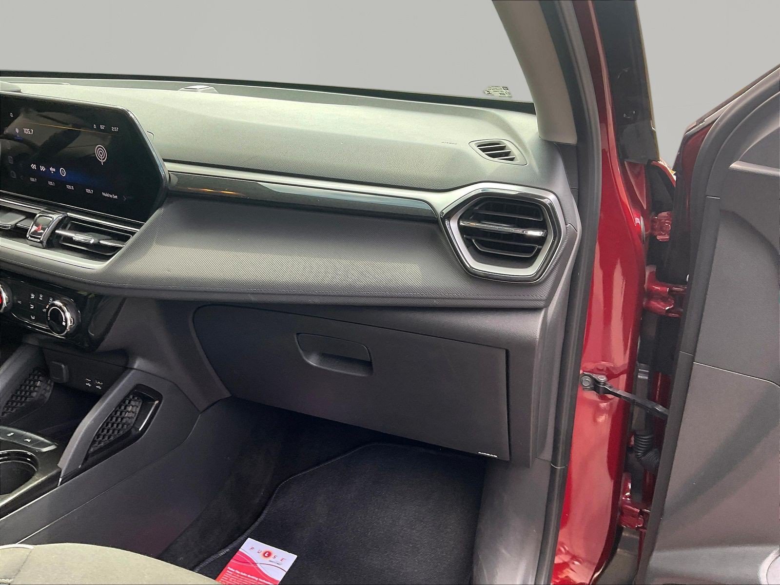 Used 2025 Chevrolet TrailBlazer LT FWD image 27