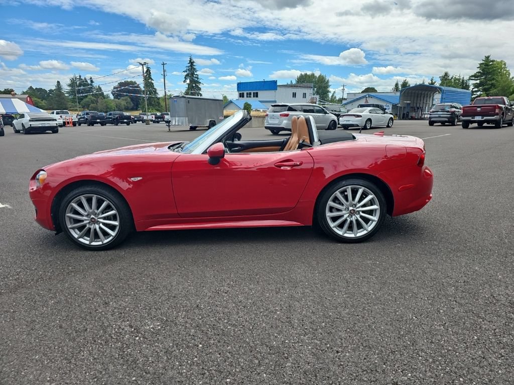 Used 2020 FIAT 124 Spider Lusso w/ Convenience Group RWD image 2