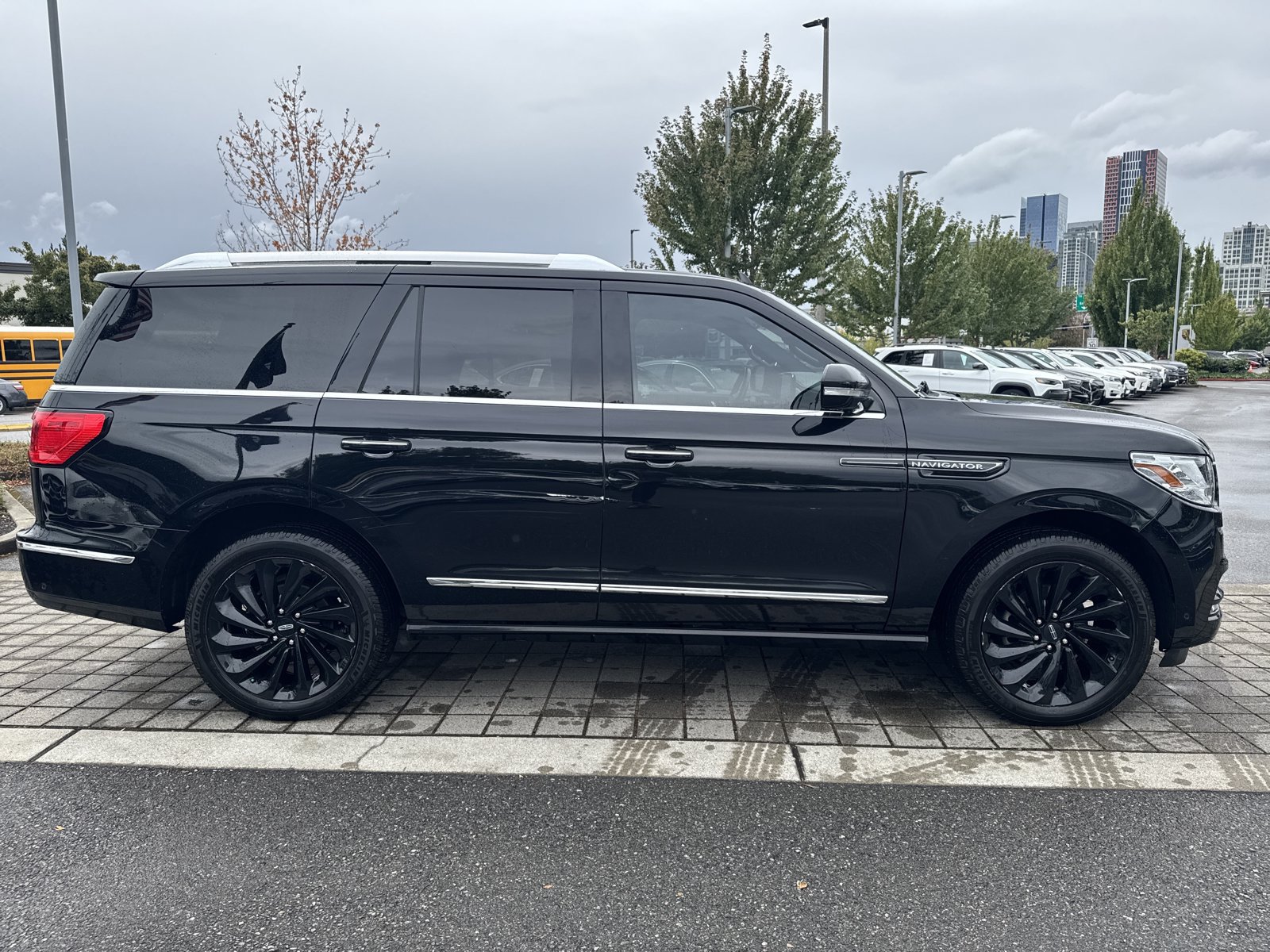 Used 2021 Lincoln Navigator Reserve AWD/4WD image 5