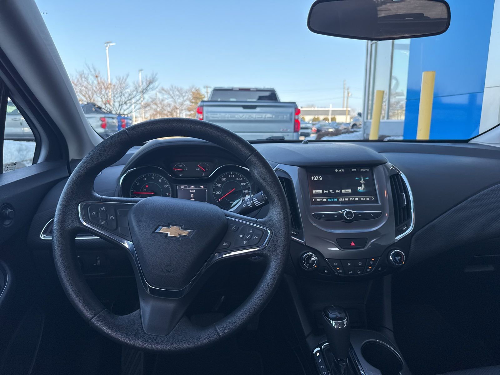 Used 2018 Chevrolet Cruze LT w/ Convenience Package image 2