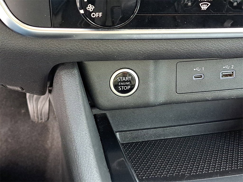 Used 2022 Nissan Rogue S image 11