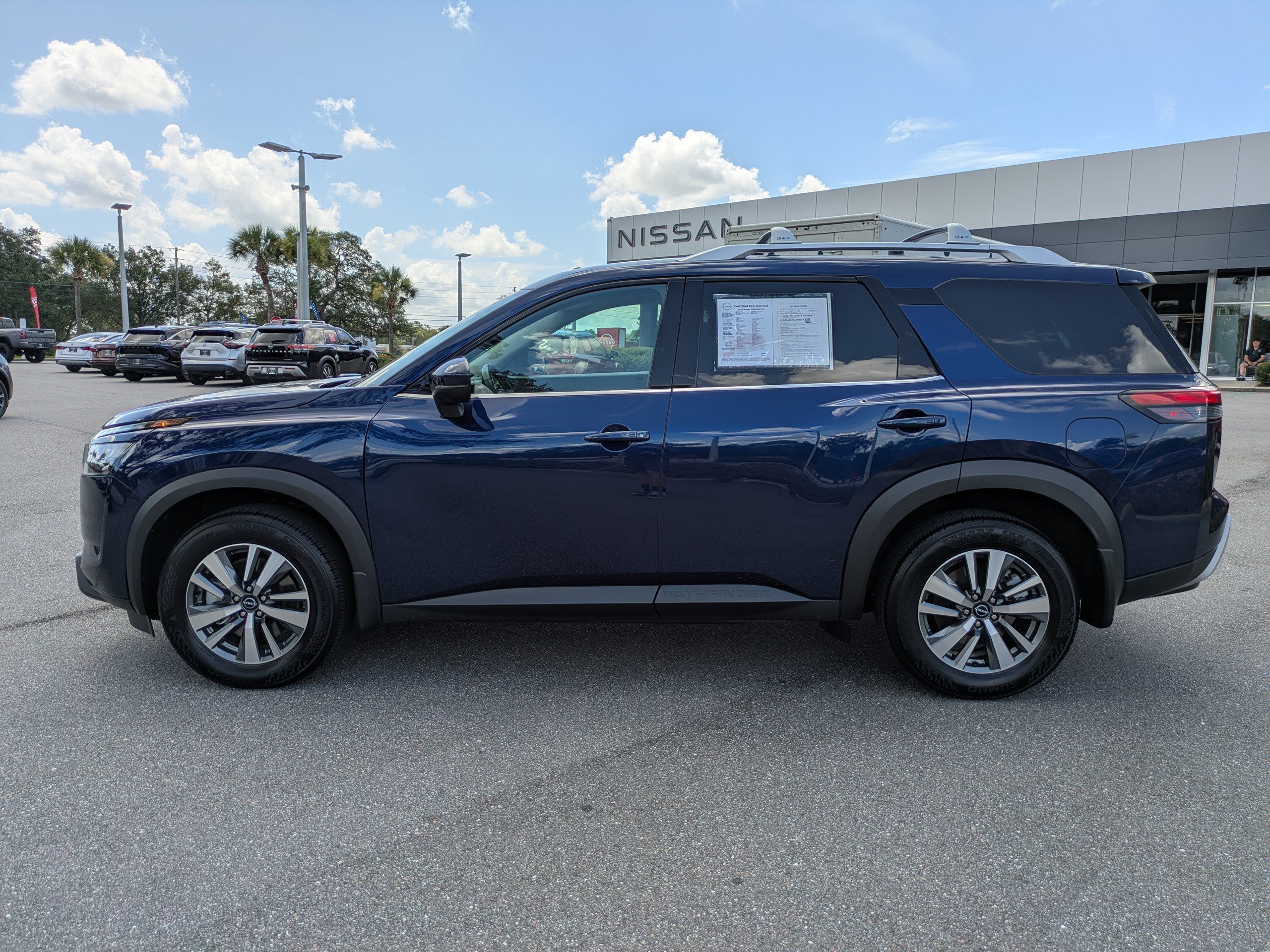 Certified 2025 Nissan Pathfinder SL w/ Cargo Package FWD image 7