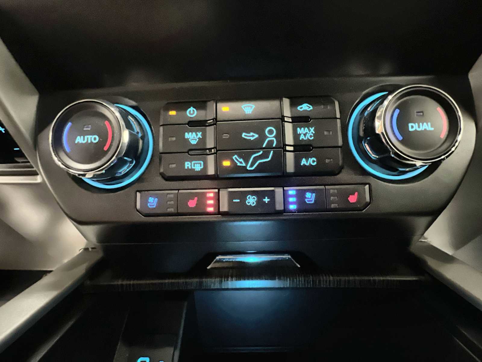 Used 2020 Ford F250 Lariat w/ Chrome Package image 16