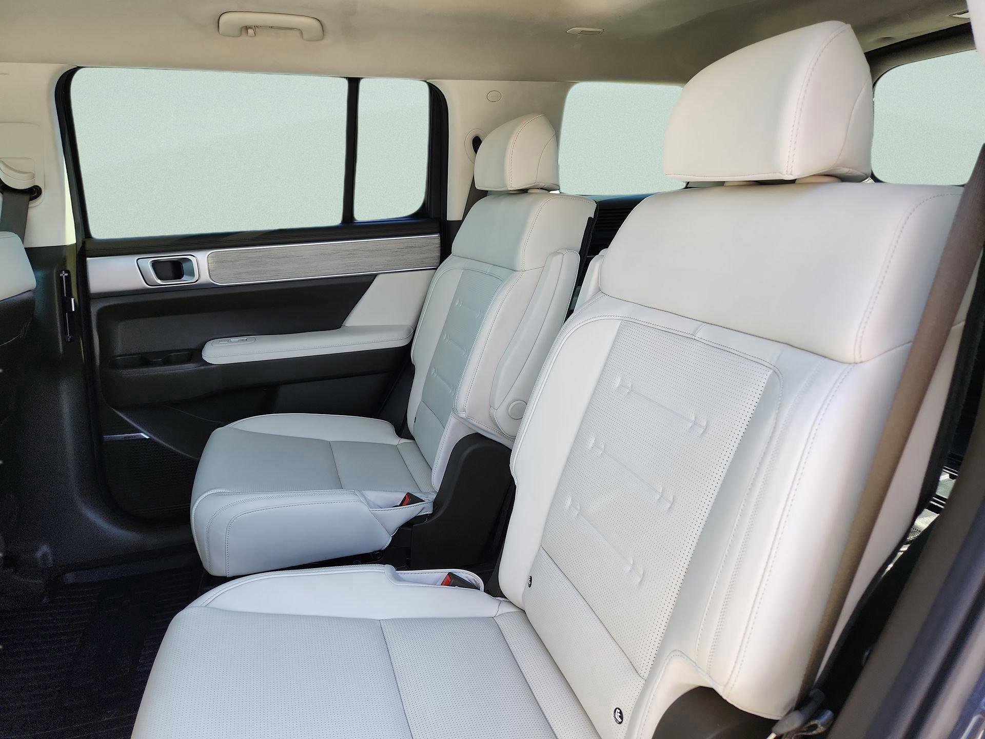 Used 2025 Hyundai Santa Fe Calligraphy image 15