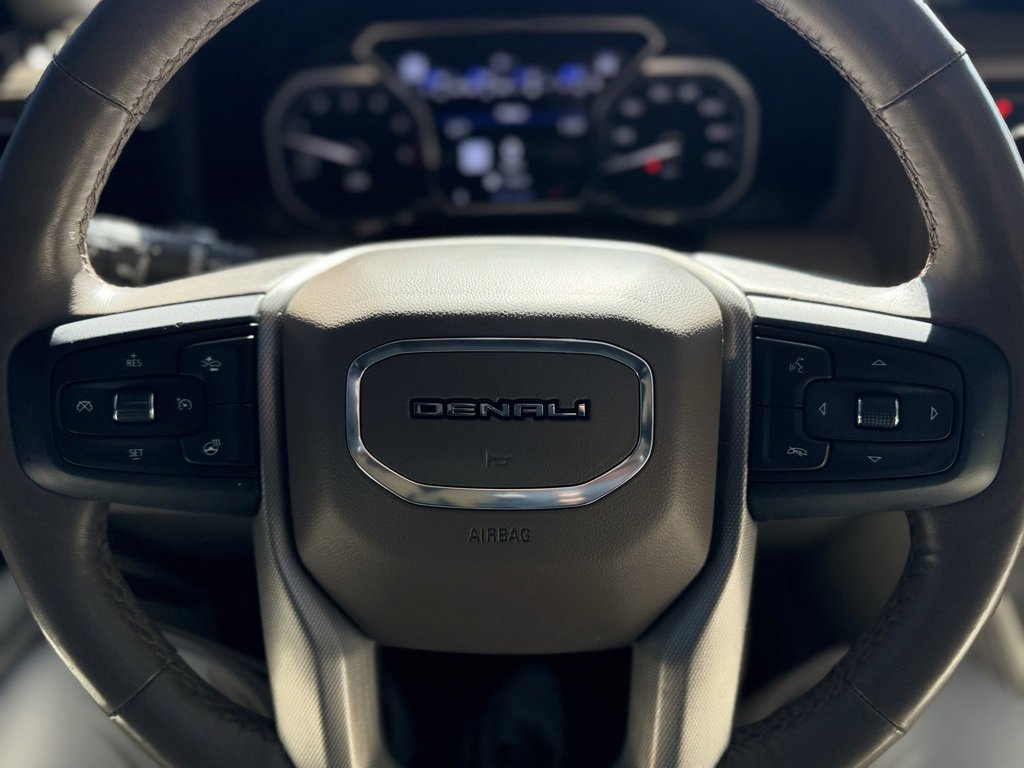 Used 2021 GMC Yukon XL Denali w/ Denali Premium Package image 12