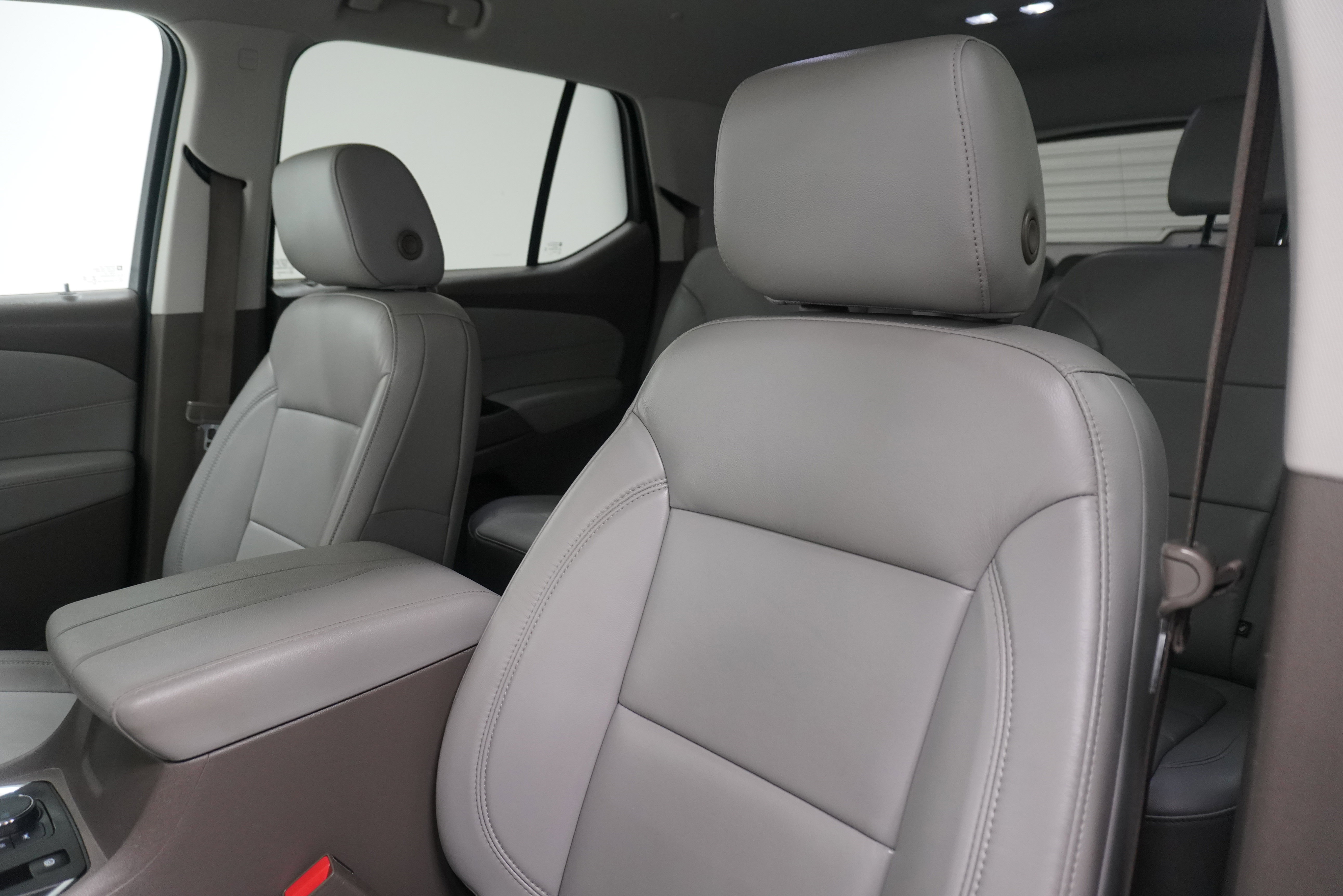 Used 2020 Chevrolet Traverse LT w/ Driver Confidence II Package FWD image 11