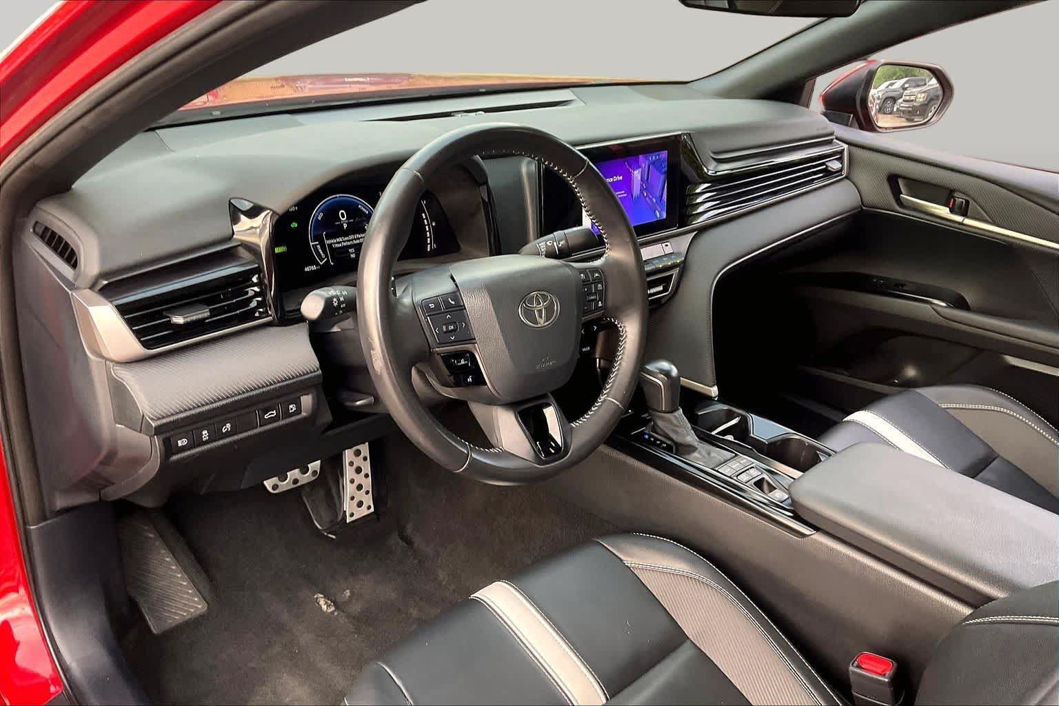 Used 2025 Toyota Camry SE FWD image 17