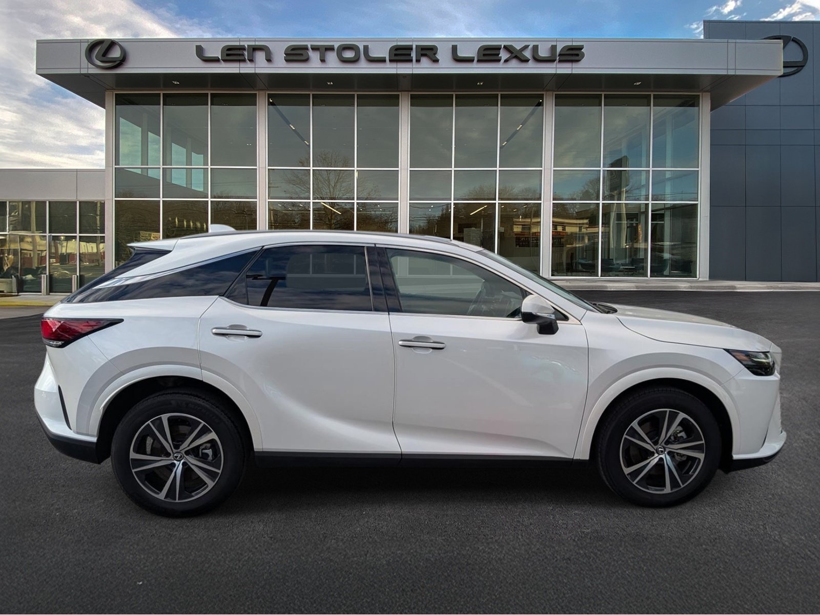 Used 2024 Lexus RX 350 Premium w/ Accessory Package (Z1) AWD/4WD image 2